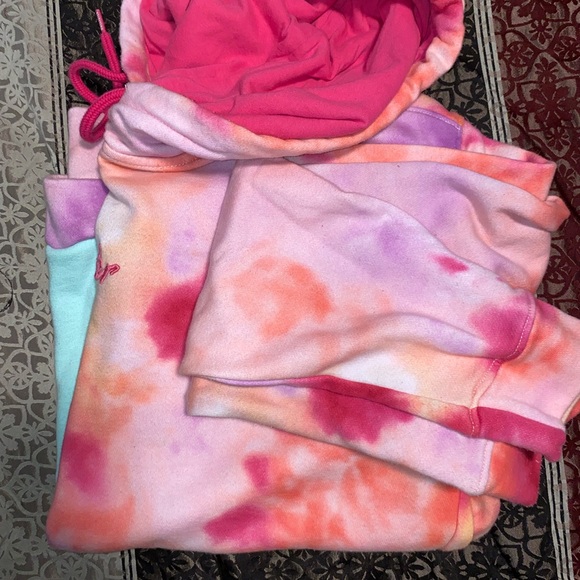 Unique Hollister Hoodie - Picture 2 of 6